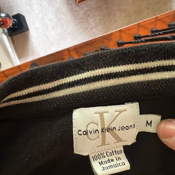 Calvin Klein v neck - Picture 3 of 3